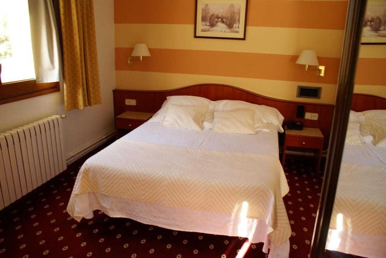Hotel Edelweiss Arties Bagian luar foto