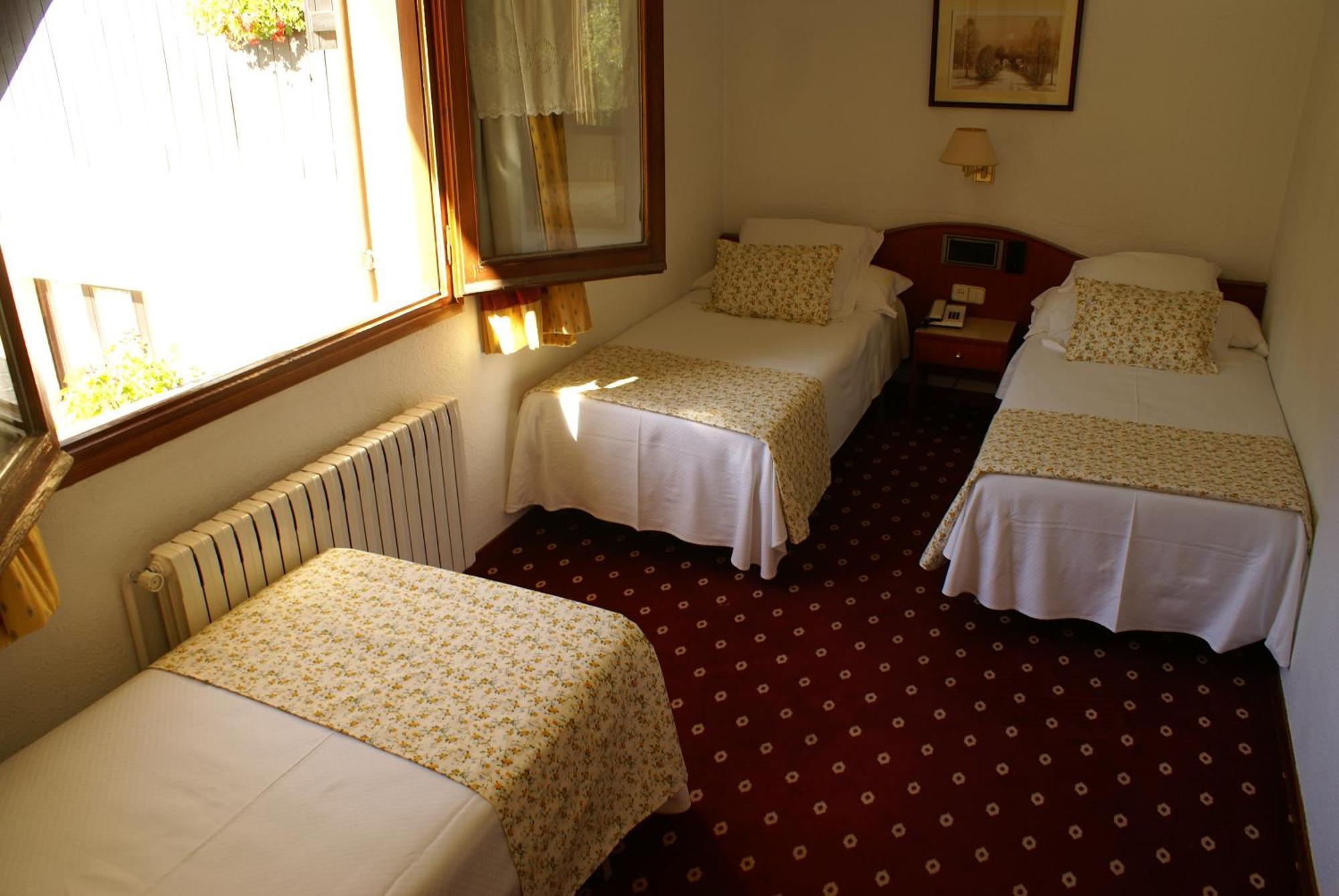 Hotel Edelweiss Arties Bagian luar foto